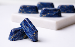 pierre lapis lazuli quels bienfaits pour la sagesse la communication